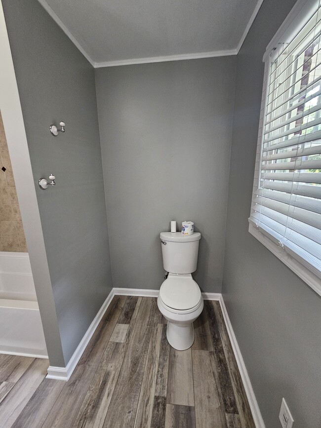 Main House Hall Bathroom - 5311 Adrian Rd