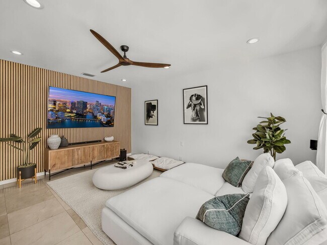 Building Photo - 6017 Newport Village Way