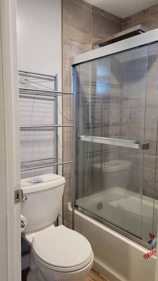 Building Photo - 7611 Blossomview Ct. - 3 bedroom 2 bath ra...