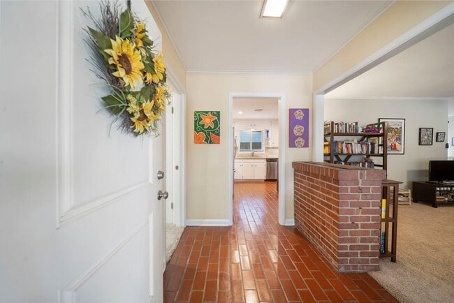 Building Photo - 4518 E 40th St