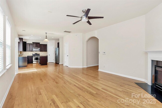 Building Photo - 14321 Green Birch Dr
