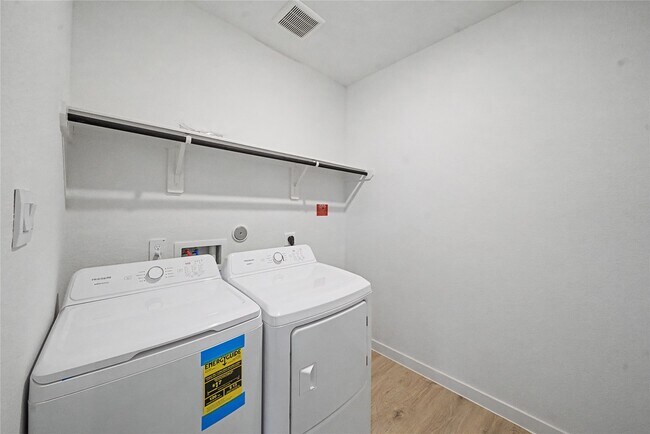 Building Photo - 4215 Camden Lakes St