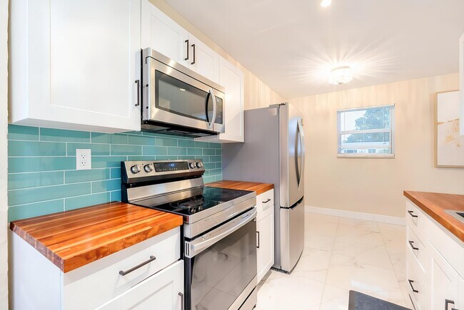 Building Photo - 1600 N 68th Ave