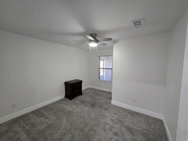 Building Photo - 5509 Edgewater Cir