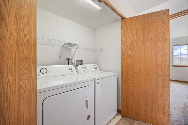 Building Photo - 923 Emerald Dr