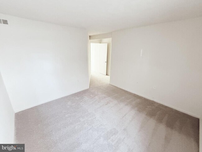 Building Photo - 7716 Hanover Pkwy