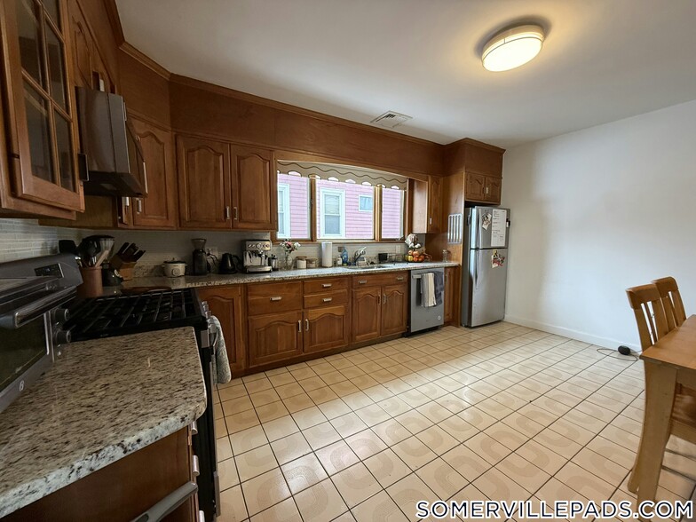 Building Photo - 449 Broadway