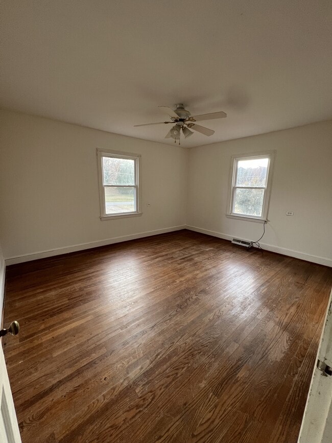 Building Photo - 215 Richmond Ave