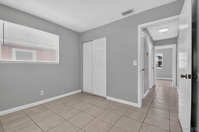 Building Photo - 1037 W 28th St