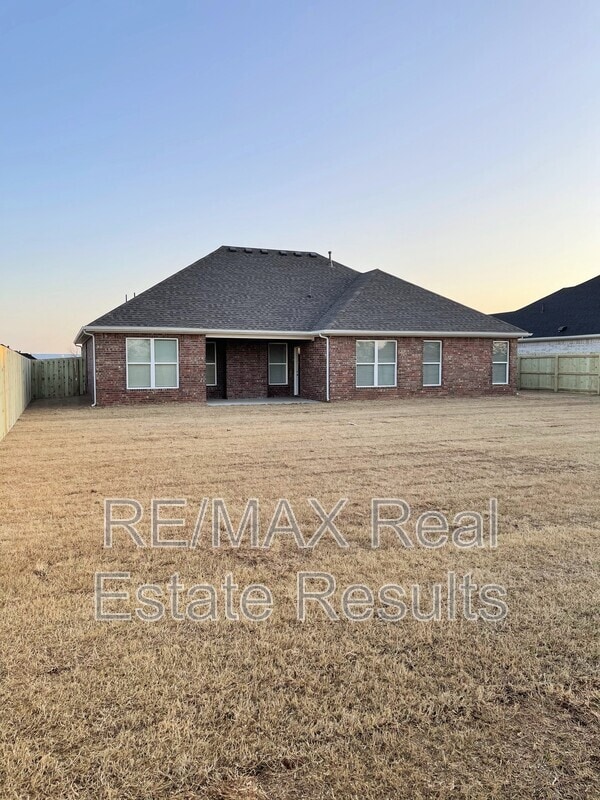 Building Photo - 1713 Tracey Rd
