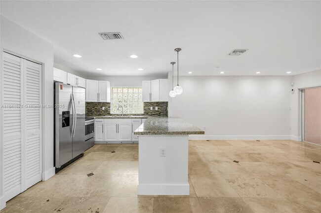 Building Photo - 3363 SW 154th Ct