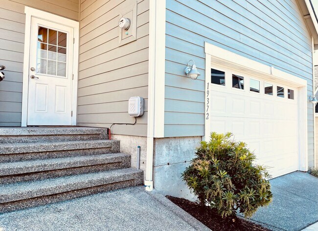 Building Photo - Fully Furnished 2 bedroom cottage in downtown Poulsbo...available starting 5-1