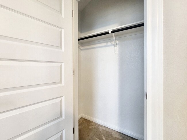 Building Photo - Beautiful Solar-Powered 4BR / 2BA Home – Big Backyard & Modern Kitchen