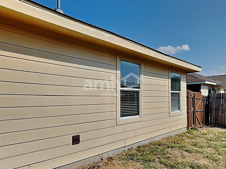 Building Photo - 2509 Margaret Ln