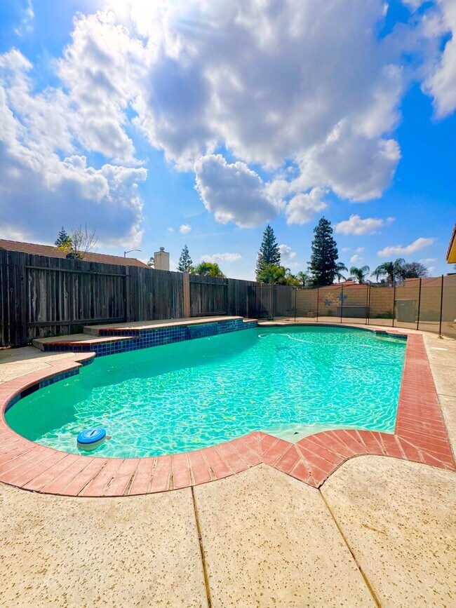 Building Photo - STAY COOL AND SAVE — ENJOY SOLAR-POWERED SAVINGS COMPARED TO STANDARD PG&E RATES