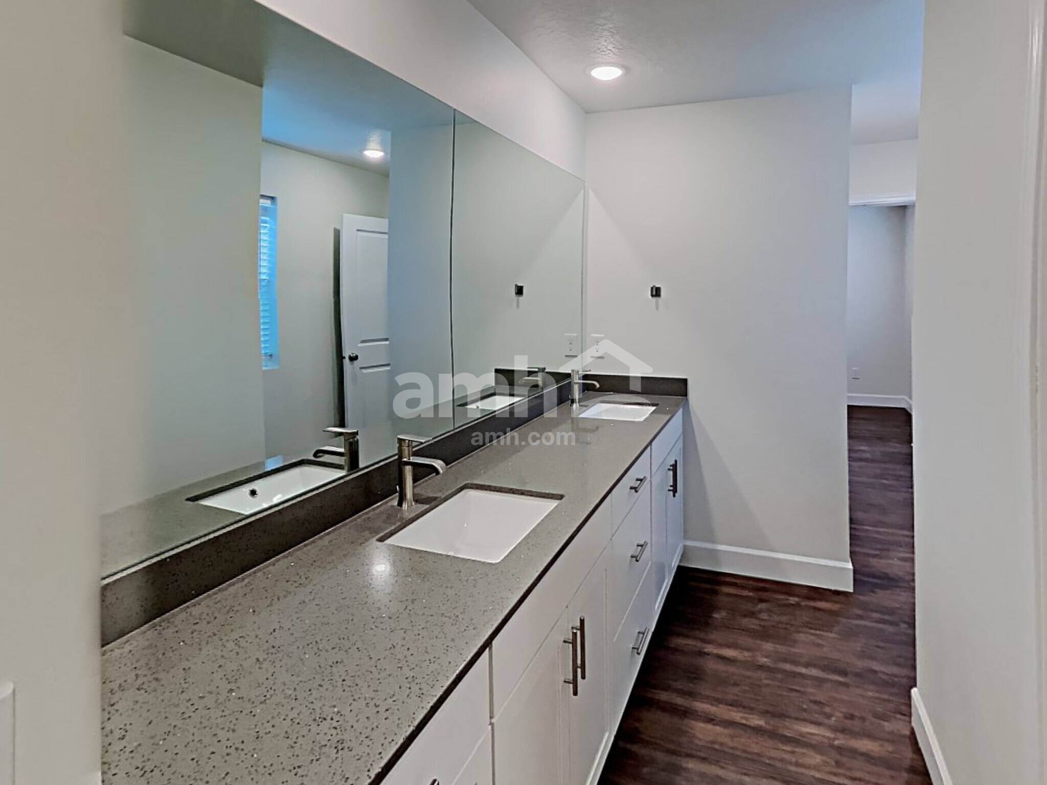 Building Photo - 2381 E Frontier St