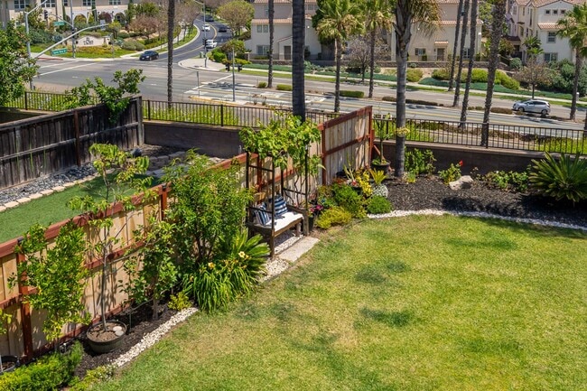 Building Photo - Beautiful Townhome in Chula Vista zz