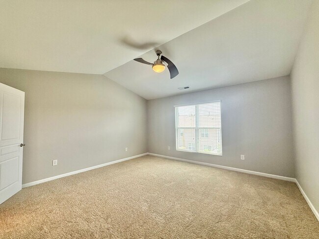 Building Photo - **OFFERING REFUNDABLE APPLICATION FEES** Fantastic 3BD, 2.5BA North Raleigh Townhome with Fenced ...