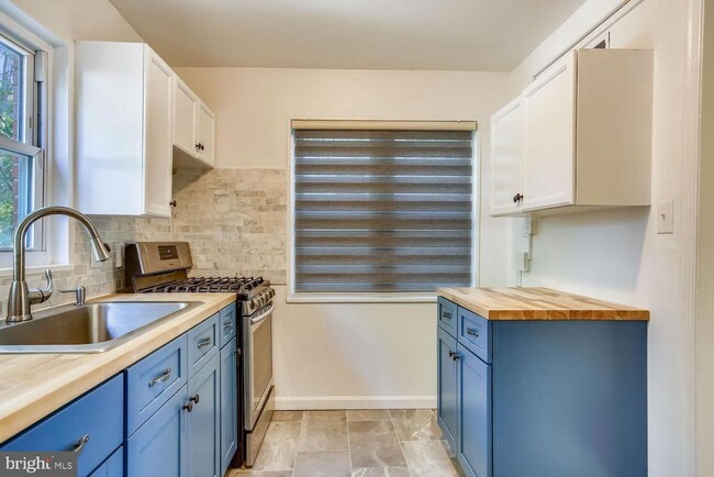 Building Photo - 5810 Fifer Dr