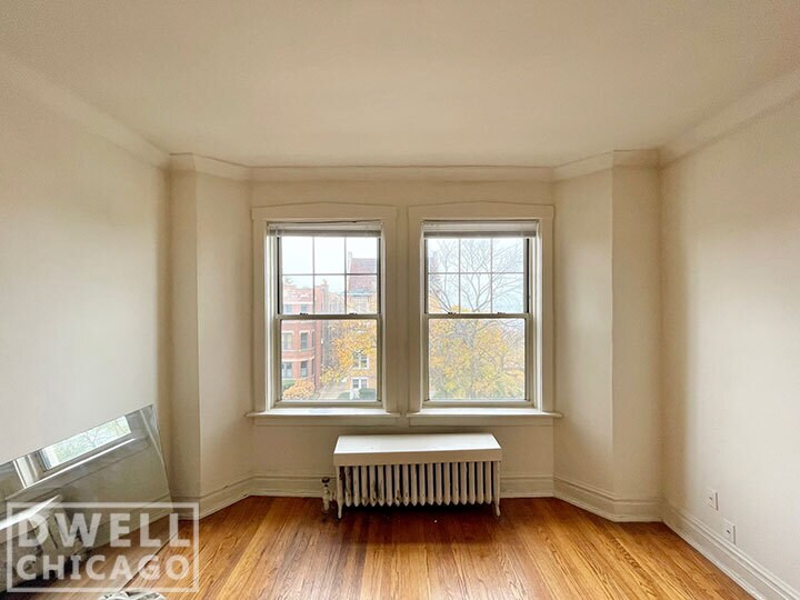Primary Photo - 1037 W North Shore Ave