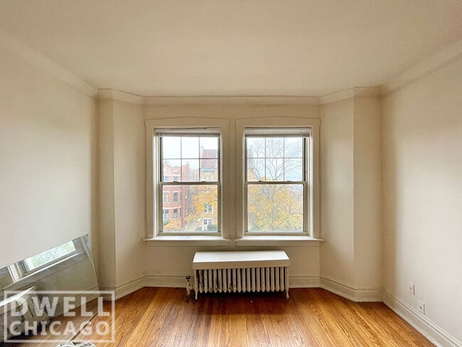 Building Photo - 1037 W North Shore Ave