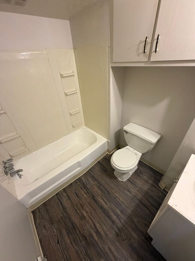 Building Photo - 2200 W 103rd St