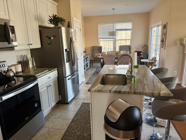 Building Photo - Charming Abingdon Townhome with Modern Upgrades!