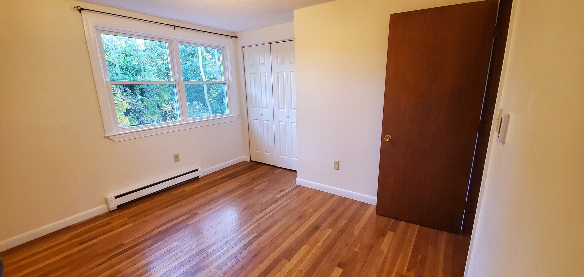 Bedroom 1 - 24 Great Oak St