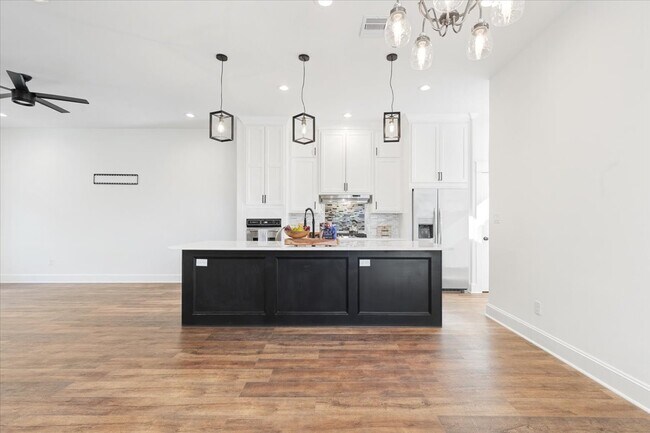 Building Photo - 6725 St Augustine St