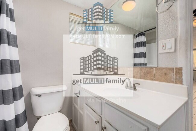 Building Photo - 1402 W Mercer Ln