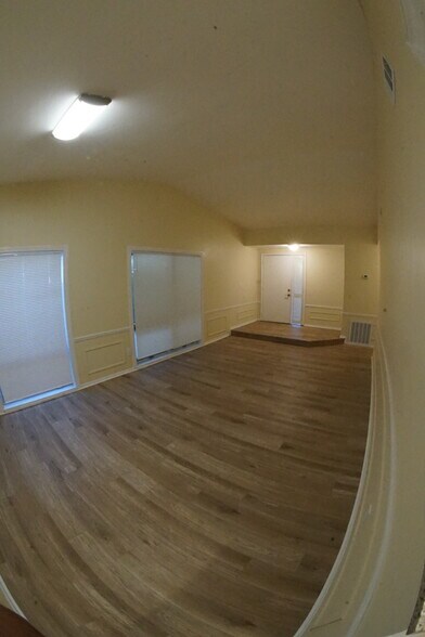 Building Photo - 6157 Sandcrest Cir