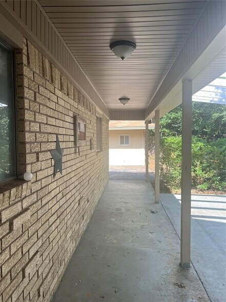 Building Photo - 332 Belmont Dr