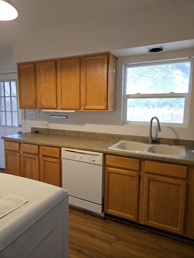 Building Photo - 813 Palisades Dr NW