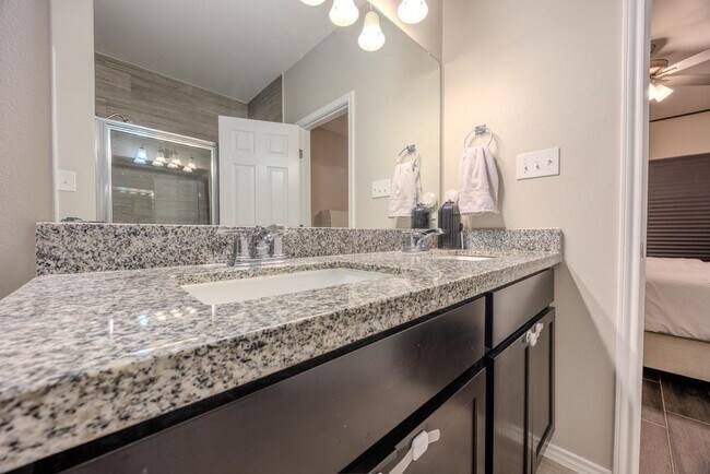Building Photo - 8702 Shiloh Rock Dr