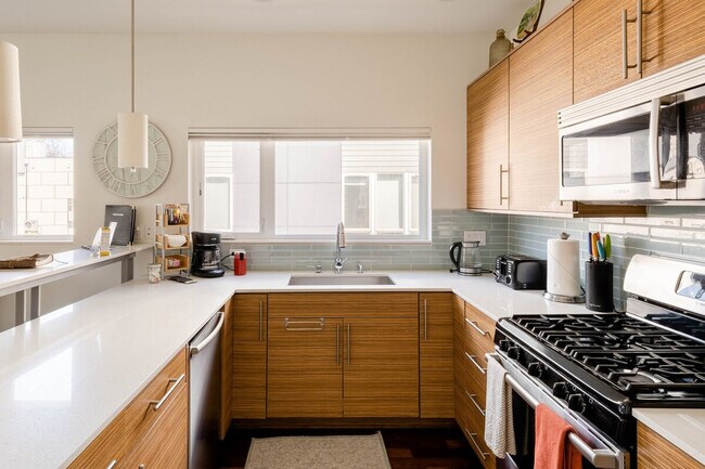 Building Photo - 3066 63rd Ave SW