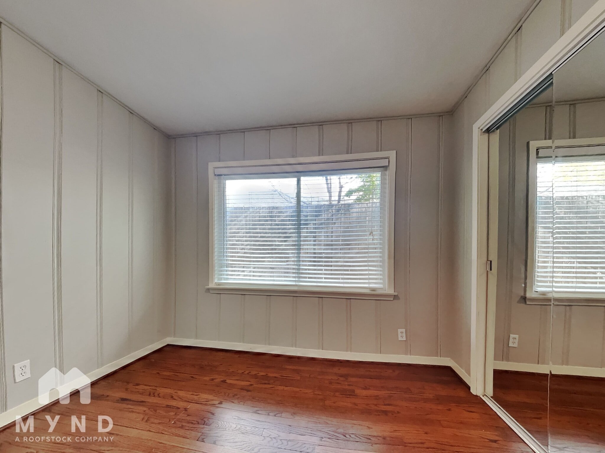 Building Photo - 7519 Schiller St