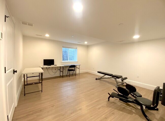 Building Photo - 23 Lily Pond Ln