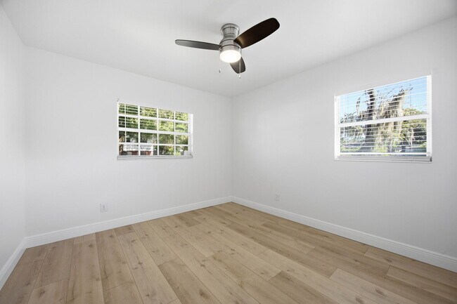 Building Photo - 401 Blueberry Ln