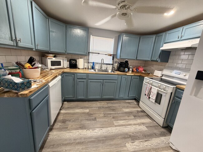 Building Photo - 4917 Andersonville Hwy