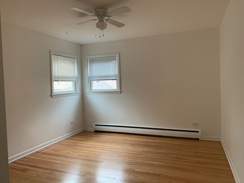 bed 3 - 1641 Linden St