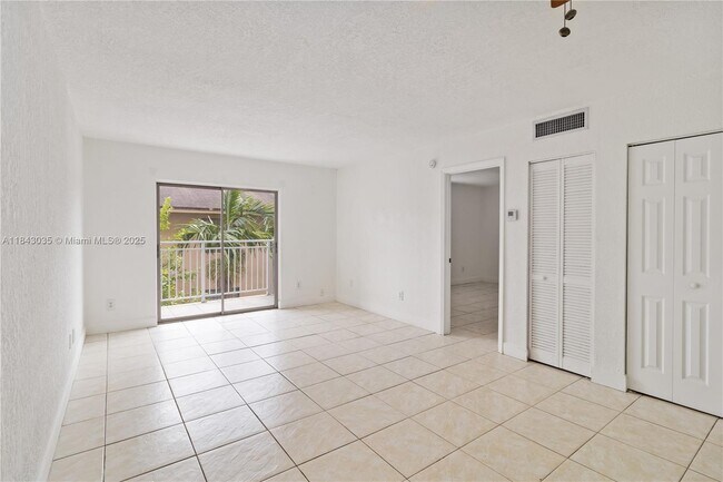 Primary Photo - 1095 W 77th St