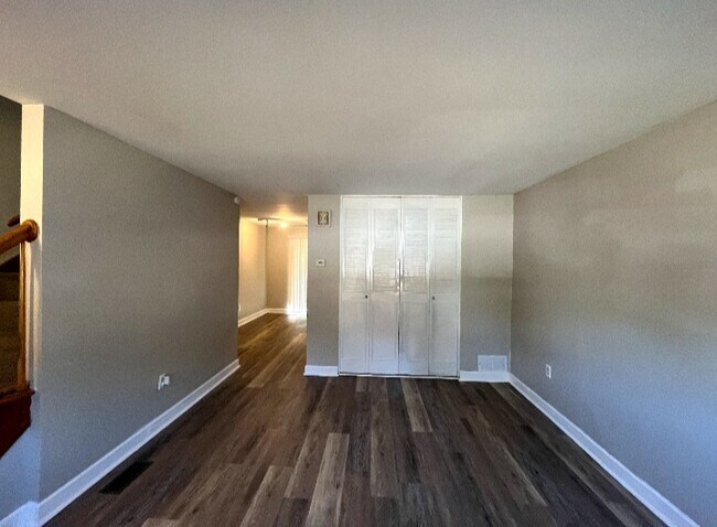 Building Photo - 1390 Lincoln Dr