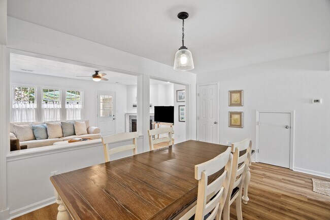 Building Photo - Furnished Townhome in VB