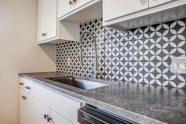 Building Photo - 4759 Fieldcrest Dr