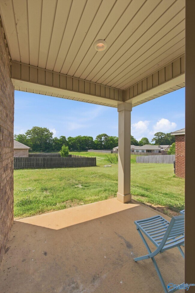 Building Photo - 102 Derbyshire Dr