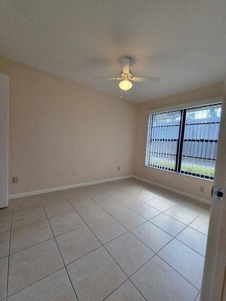 Building Photo - 1087 Goldenrod Rd