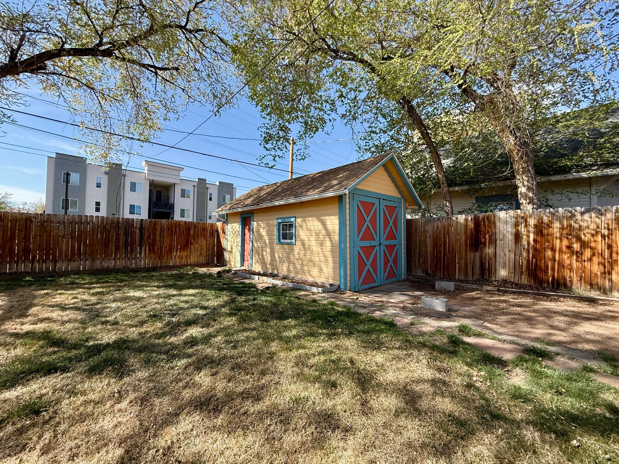 Building Photo - 909 Ouray Ave