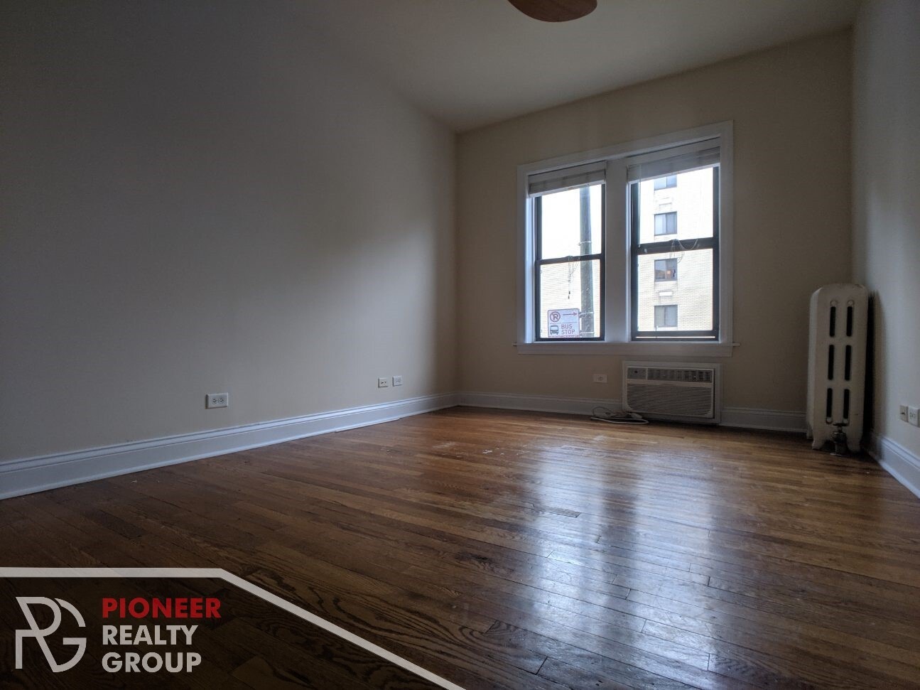 Building Photo - 736 W Addison St