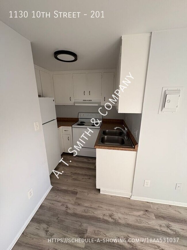 Building Photo - 1130 10th St