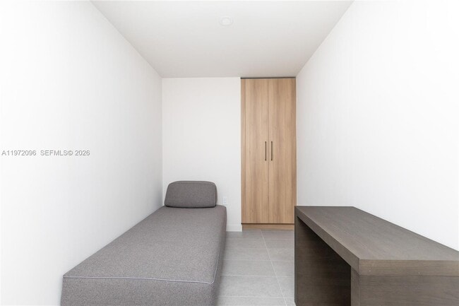 Building Photo - 121 NE 5th St